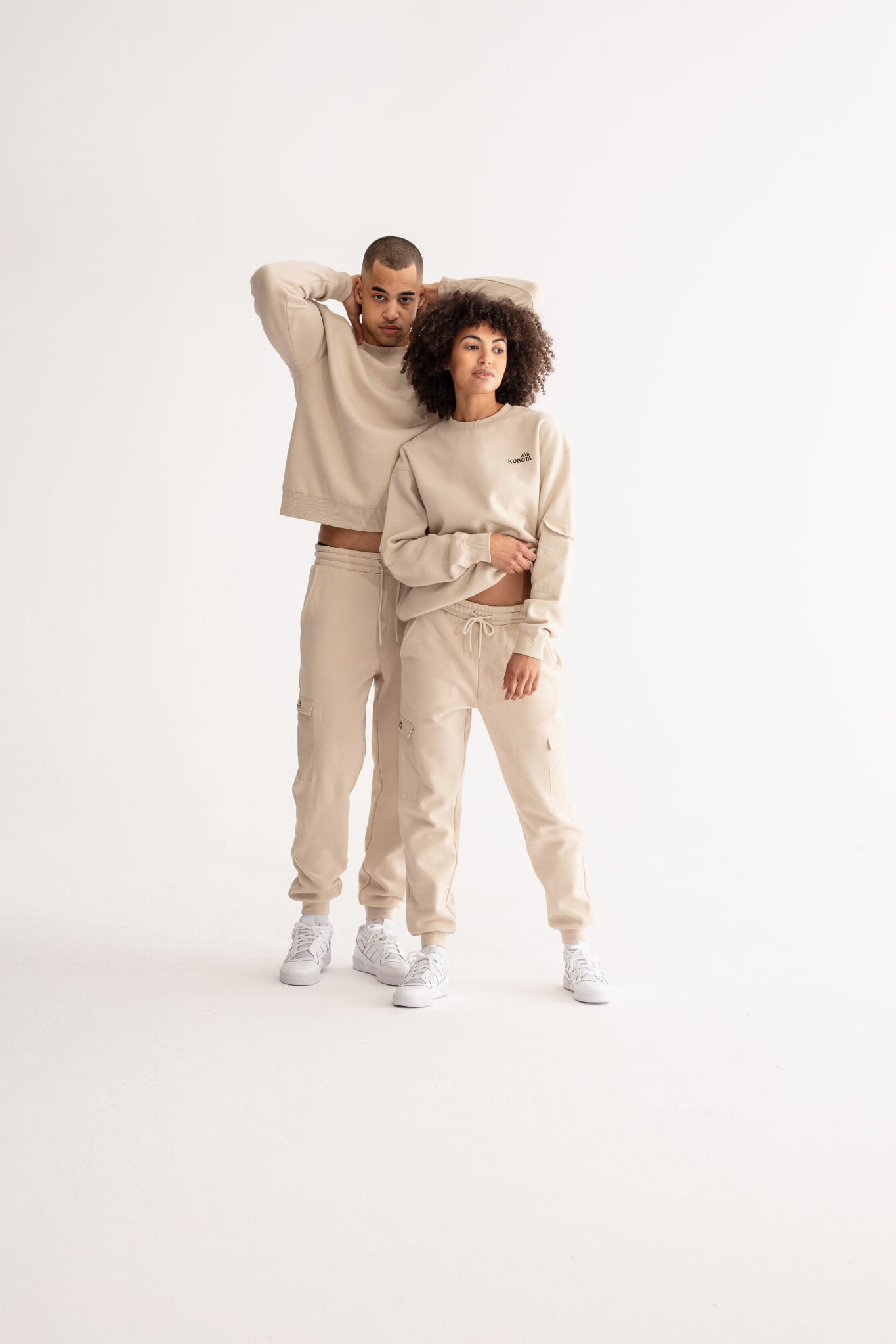 KUBOTA SPODNIE DRESOWE UNISEX BEŻOWE