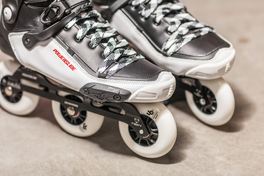 KOŁA UNDERCOVER TEAM WHITE BULLET RADIUS 90MM / 86A X4