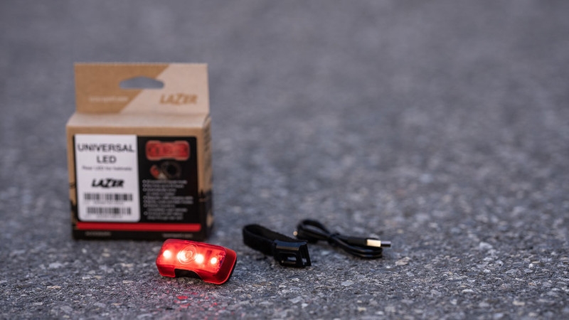 OŚWIETLENIE LAMPKA DO KASKU LAZER UNIVERSAL LED LAZER