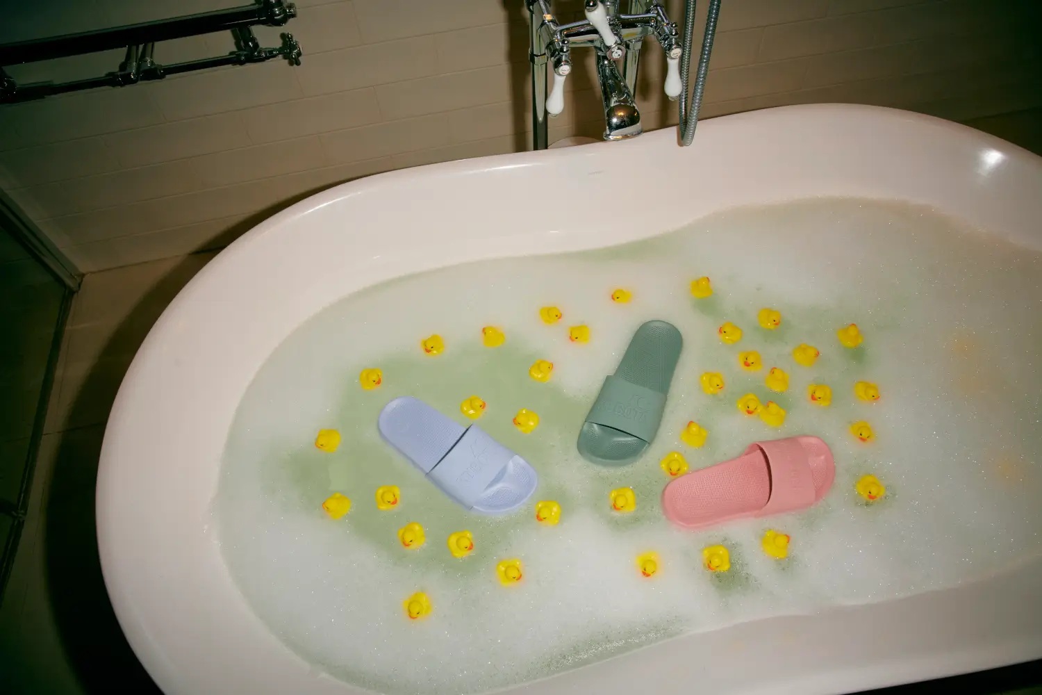 KLAPKI KUBOTA BASIC PLAIN JASNORÓŻOWE