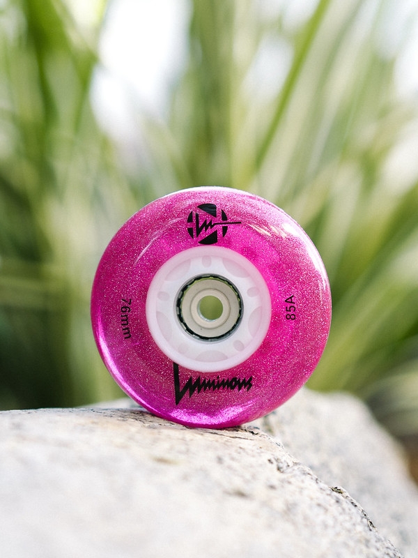 KOŁA LUMINOUS GLITTER PINK 76MM / 85A X1