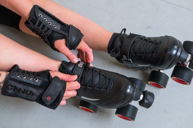 OCHRANIACZE ENNUI CITY BRACE WRISTGUARD NA NADGARSTKI