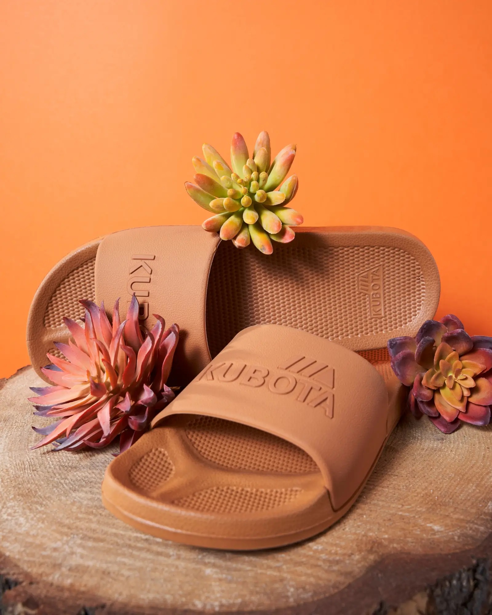 KLAPKI KUBOTA BASENOWE PLAIN CAMELOWE