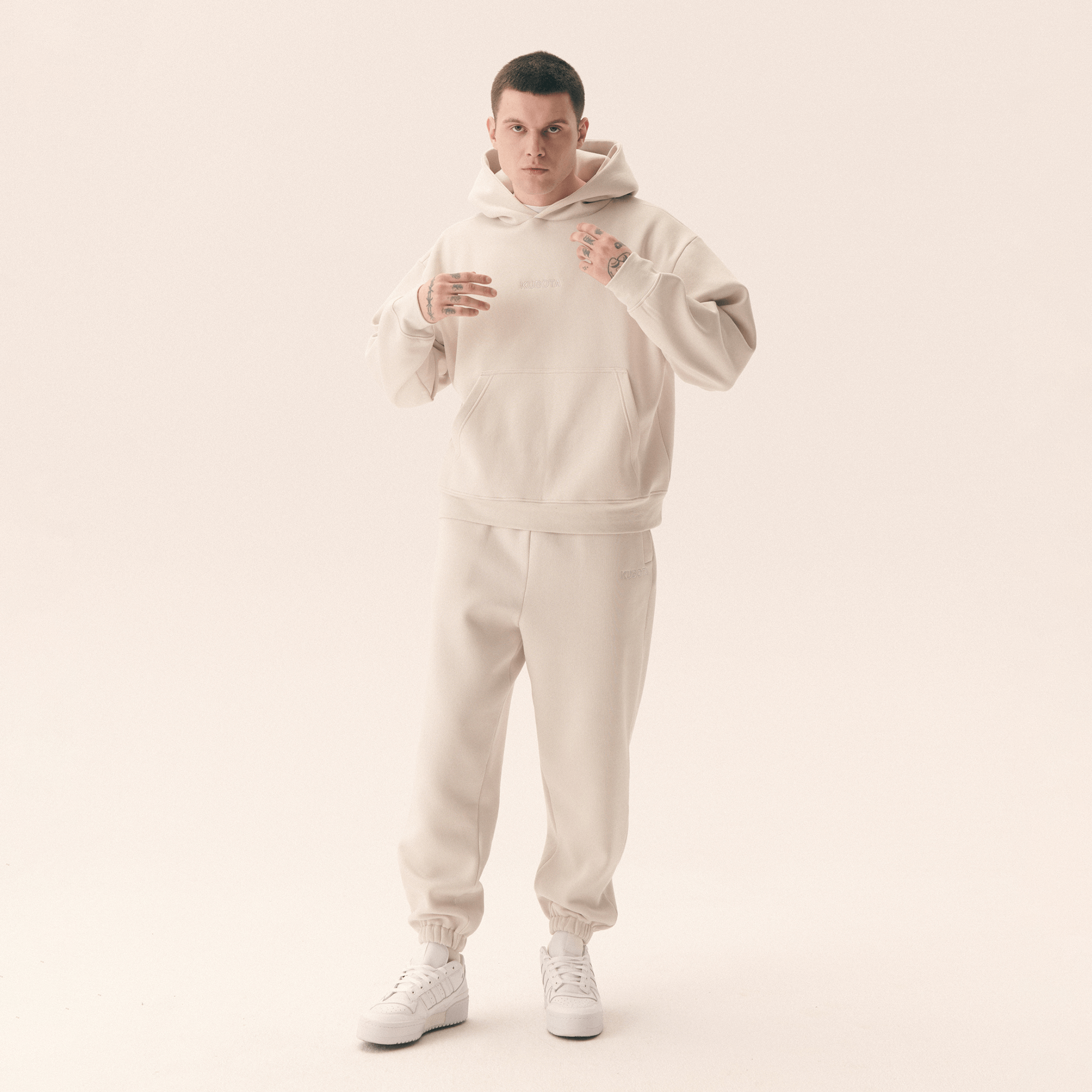 SPODNIE KUBOTA JOGGERY DRESOWE UNISEX BEŻOWE