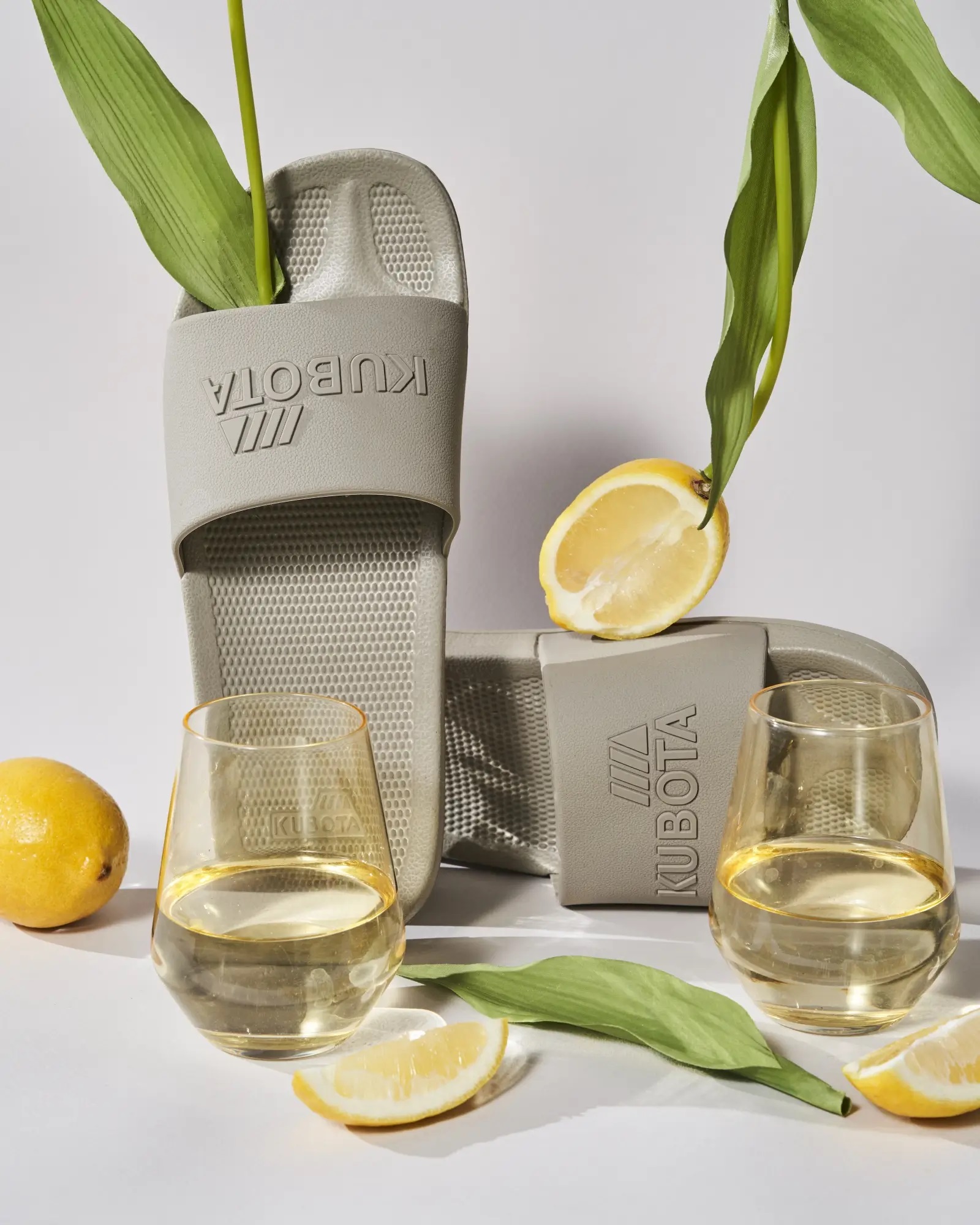 KLAPKI KUBOTA BASENOWE PLAIN BEŻOWE