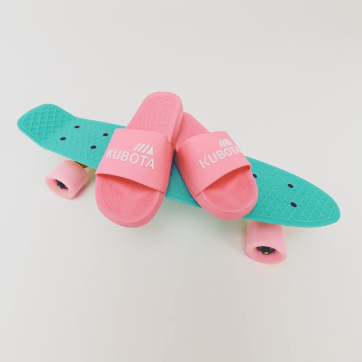 KLAPKI KUBOTA BASENOWE BASIC RÓŻOWE