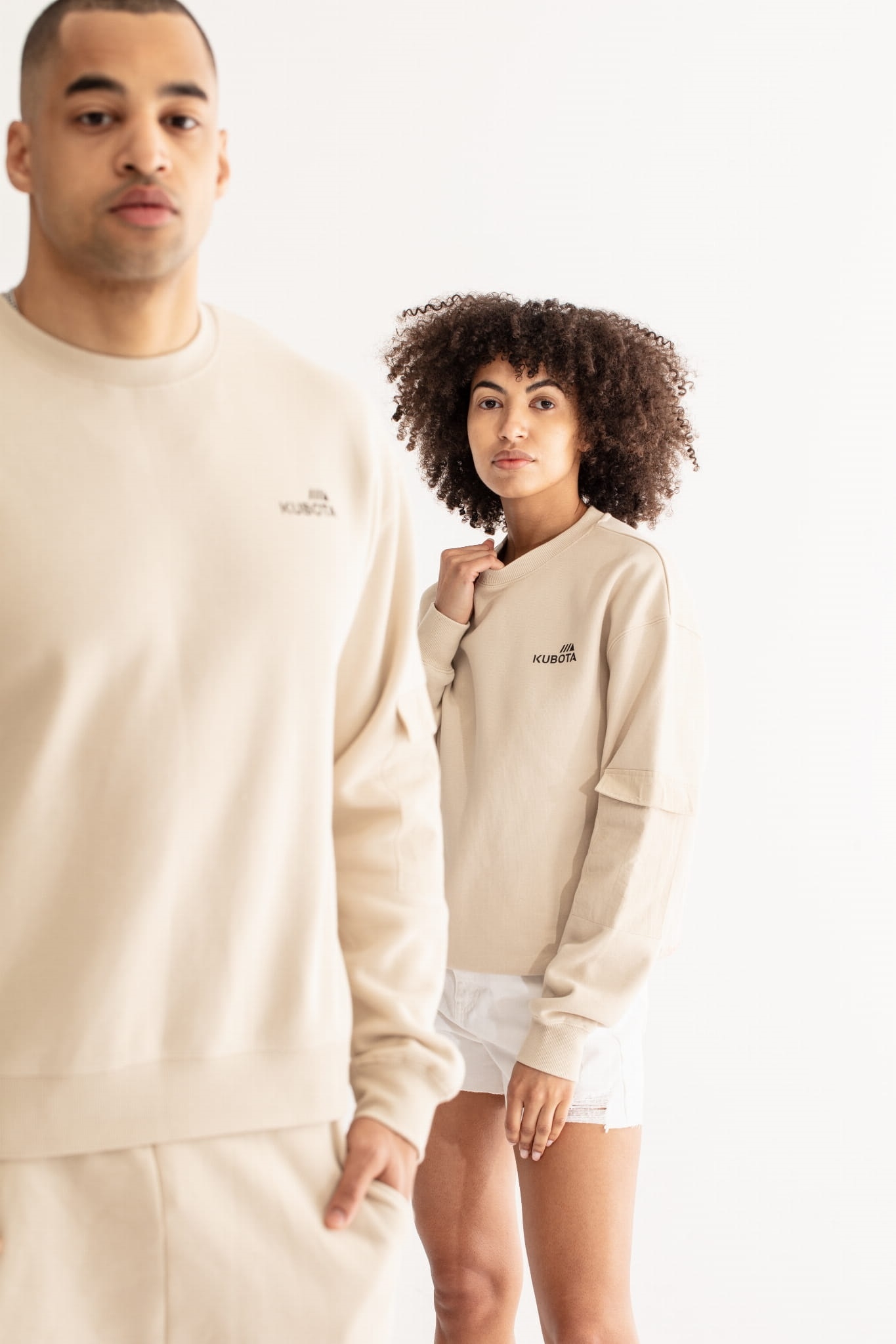 KUBOTA BLUZA UNISEX Z BEŻOWĄ KIESZONKĄ