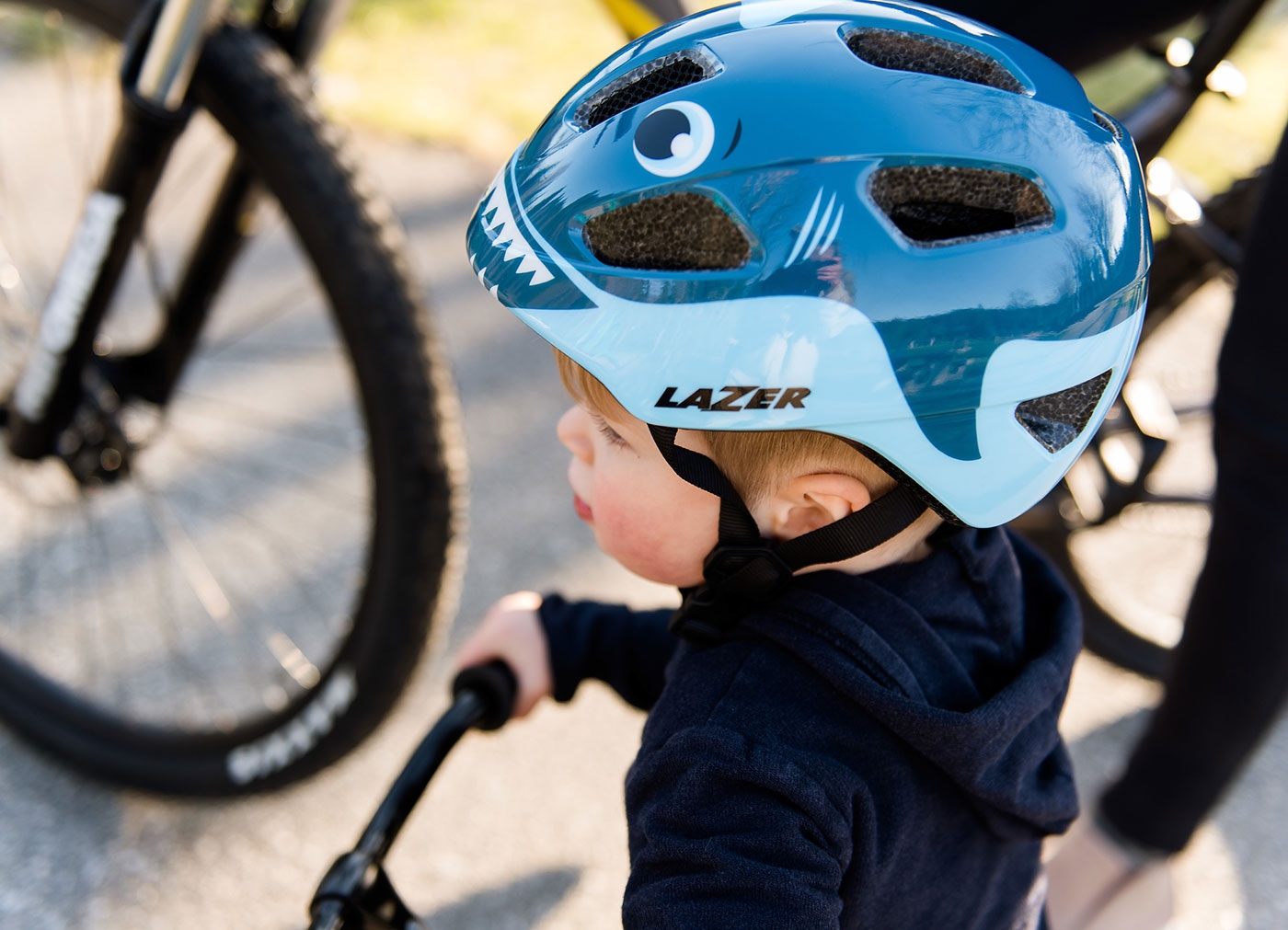 KASK LAZER PNUT KINETICORE SHARK