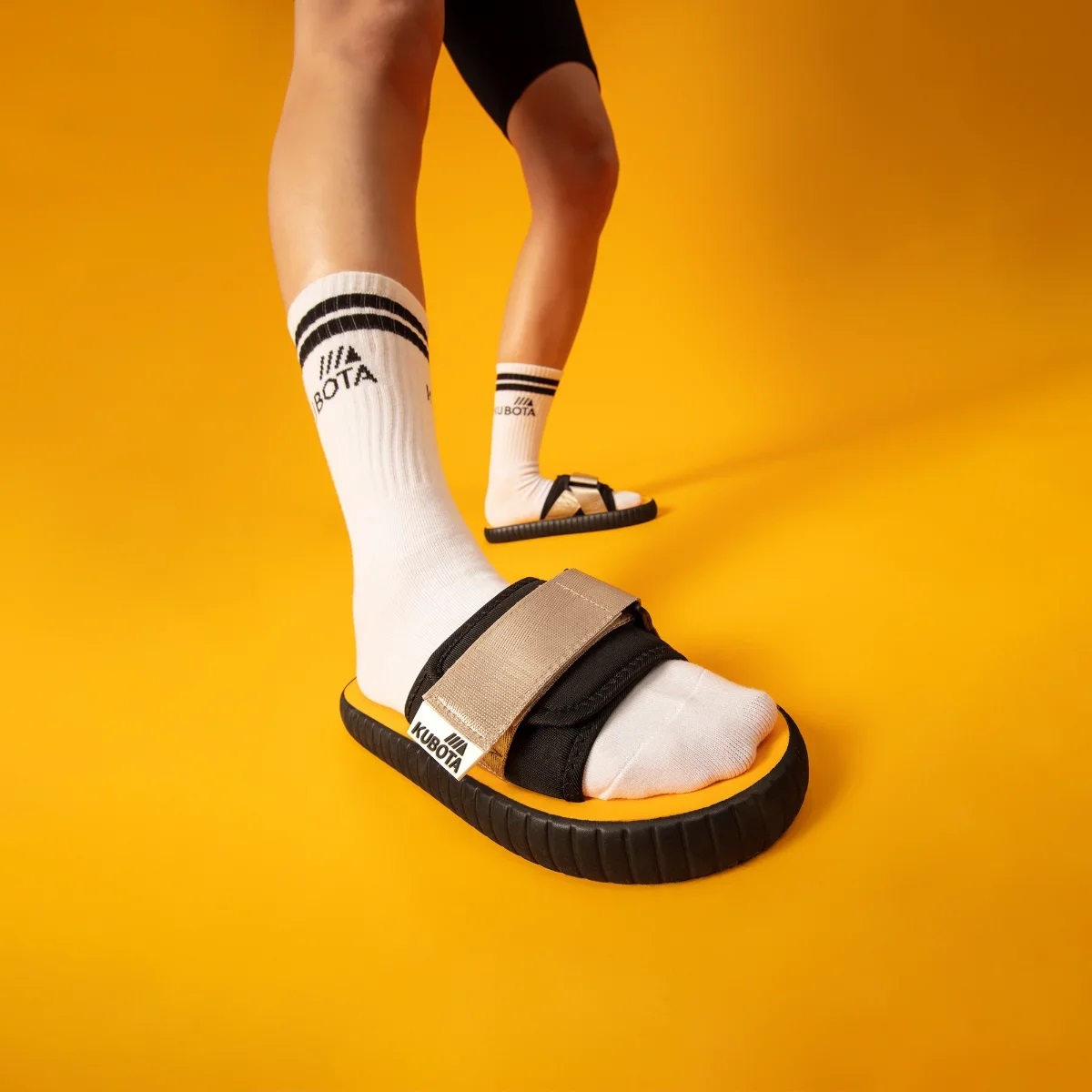 KLAPKI KUBOTA RZEP 2.0 TECH POMARAŃCZOWE Z BEŻOWĄ TAŚMĄ