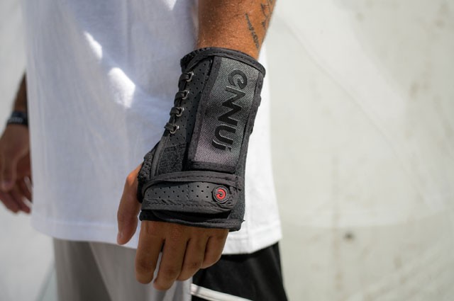 OCHRANIACZE ENNUI CITY BRACE WRISTGUARD NA NADGARSTKI