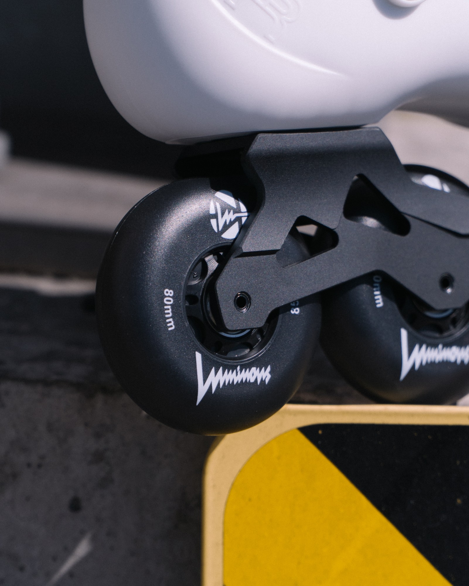 KOŁA LUMINOUS BLACK 84MM / 85A X1