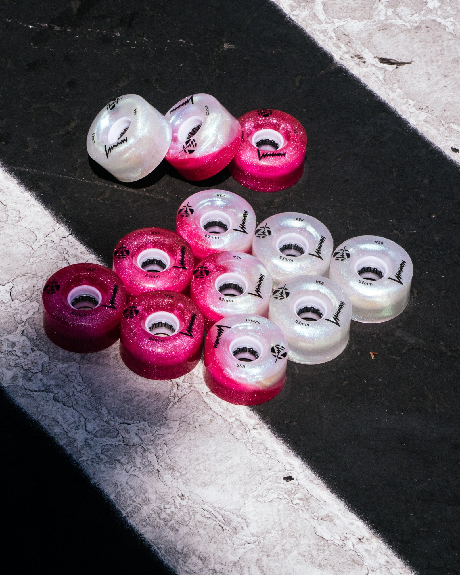 KOŁA LUMINOUS QUAD ŚWIECĄCE DO WROTEK GLITTER PINK 62 MM / 85A X1